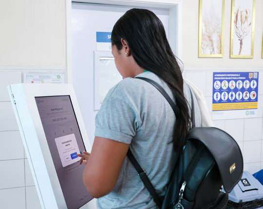 Hospital digital: tecnologia reduz filas e moderniza atendimento no Nestor Piva