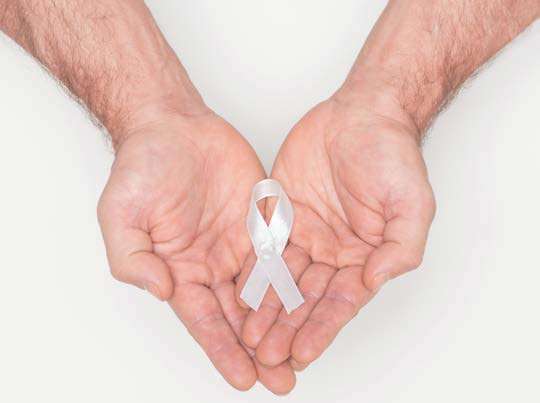 16_agosto_branco_laco_branco_maos