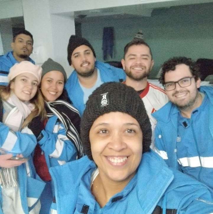 Ana Carolina Santos Santana com colegas da Força Nacional do SUS no Rio Grande do Sul