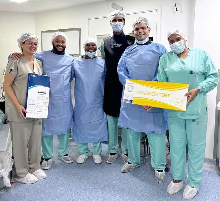 Dr. Bruno Corrêa e equipe após drenagem biliar por ecoendoscopia