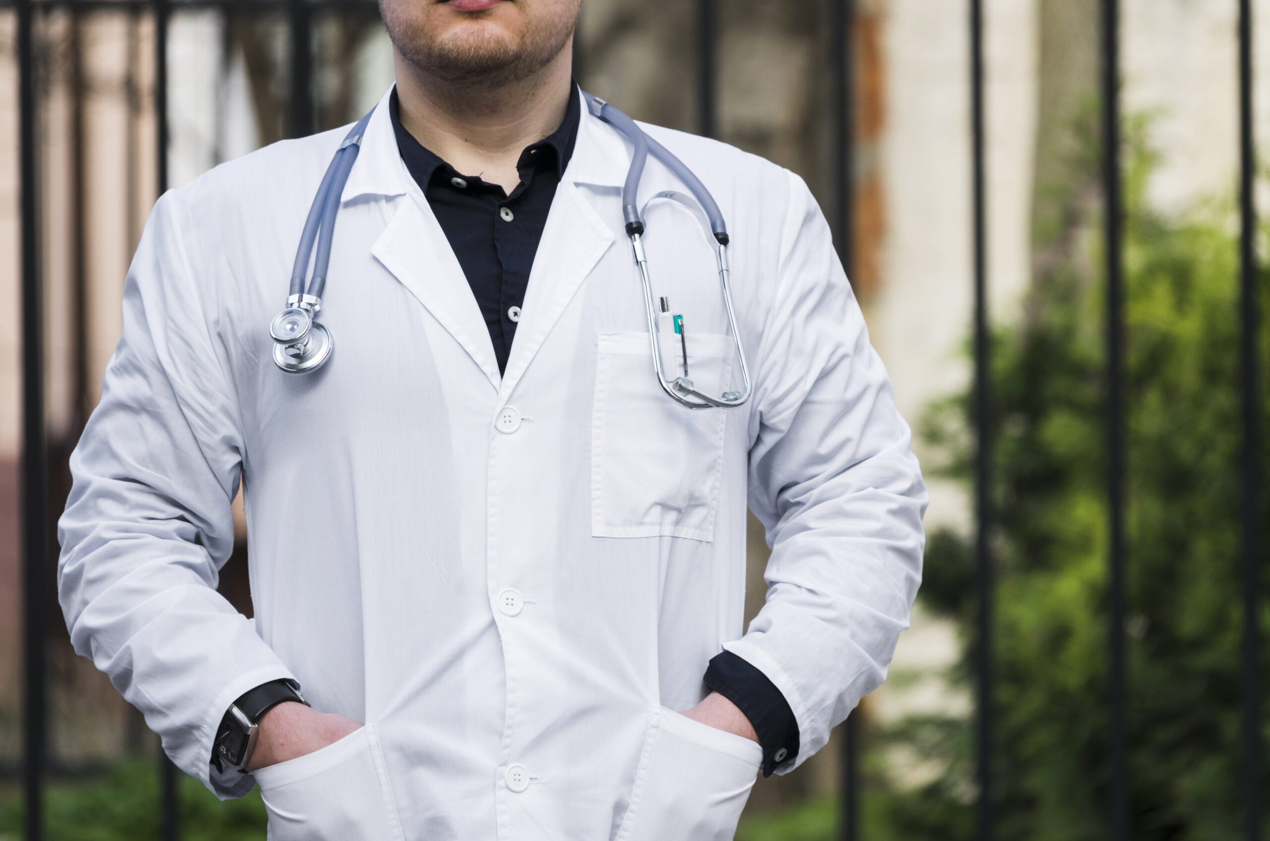 close-up-male-doctor-with-stethoscope-around-his-neck-outdoors