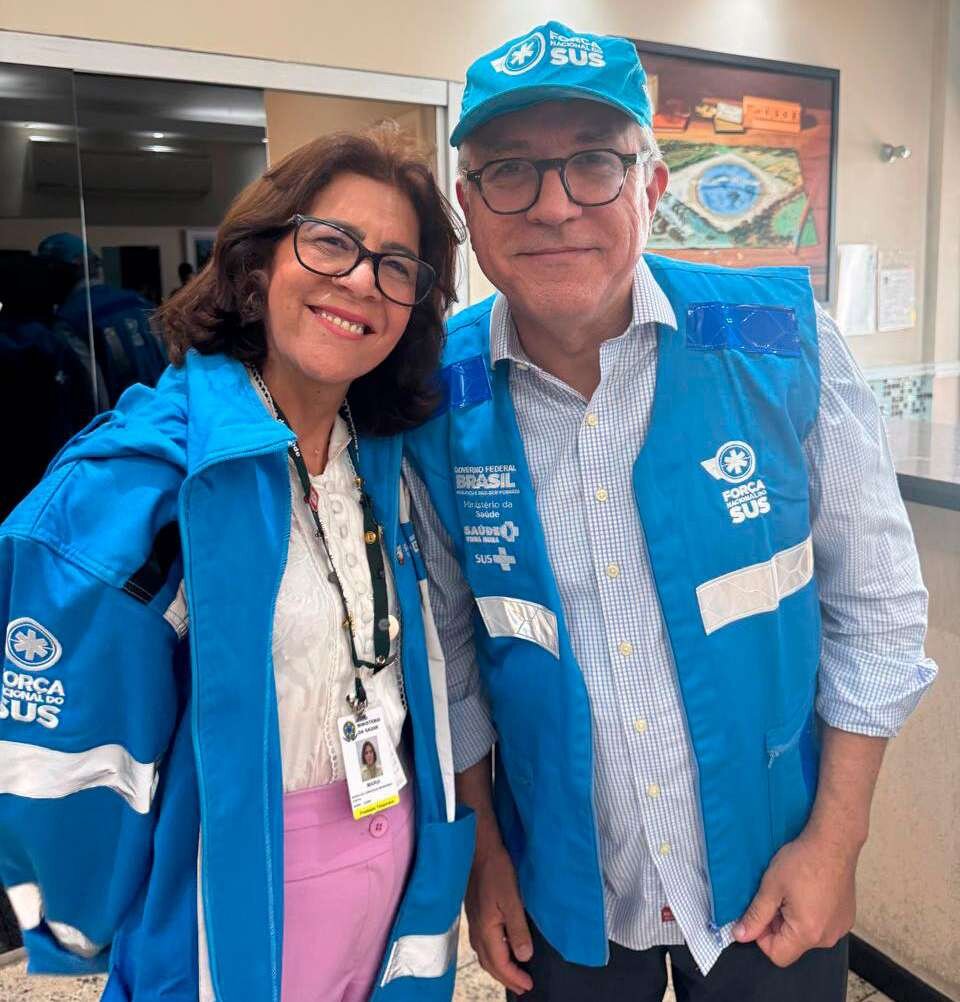 Conceição Mendonça ao lado do ministro da Saúde, Alexandre Padilha
