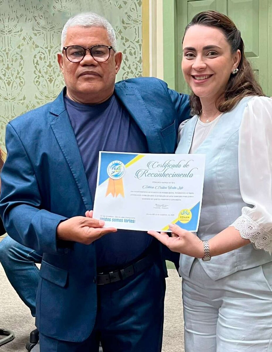 Débora Leite homenageada pela Feacaju