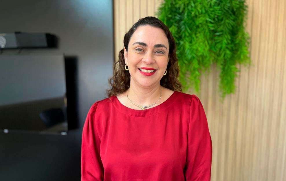 A secretária municipal da Saúde, Débora Leite, ressalta que a iniciativa foi estruturada para responder à alta demanda reprimida. Fotos: Ascom/SMS