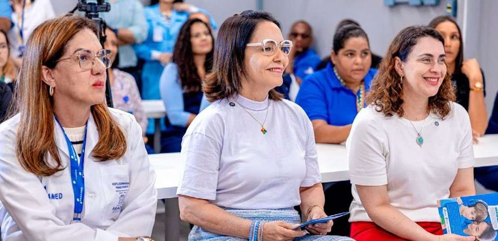 Prefeita Emília Corrêa e secretária Débora Leite comemoram iniciativa Foto Felipe Bass