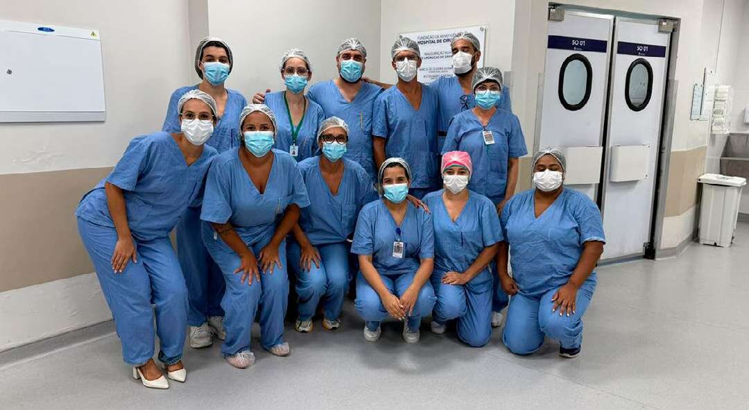 Equipe do primeiro transplante de rim do Hospital de Cirurgia reunida no centro cirúrgico
