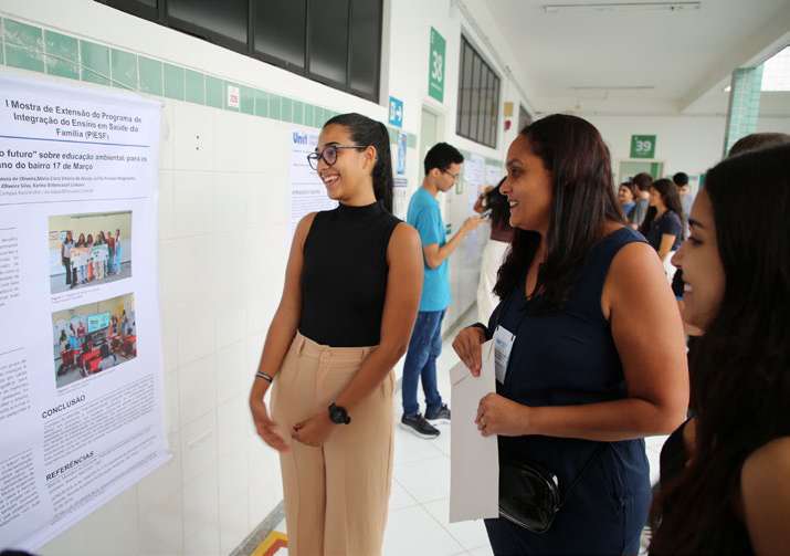 Estudantes de Medicina apresentam projetos em painéis