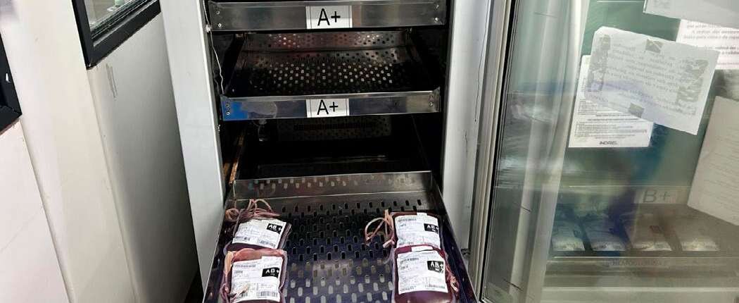 Bolsas de sangue armazenadas em refrigerador do Hemose