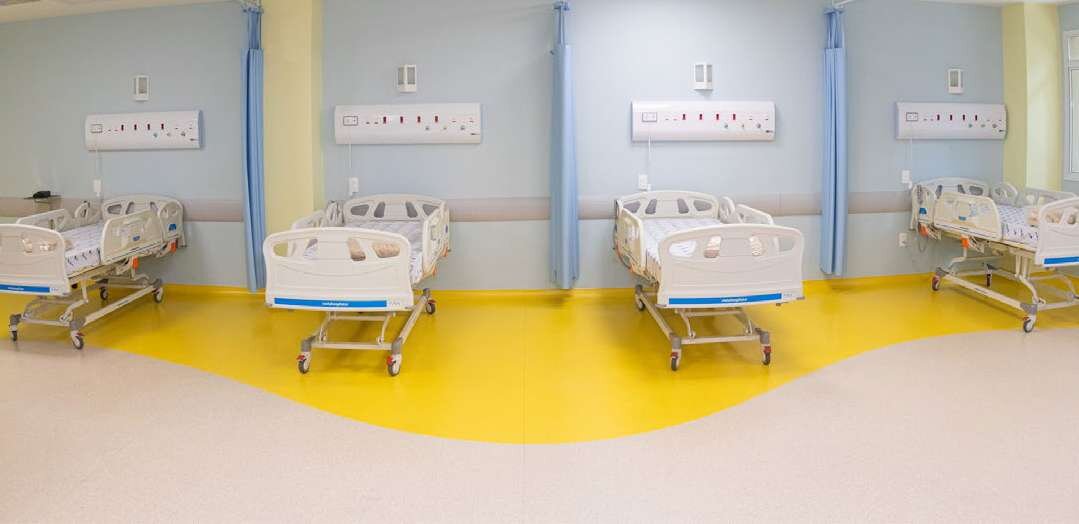 Enfermaria com leitos do Hospital do Câncer de Sergipe
