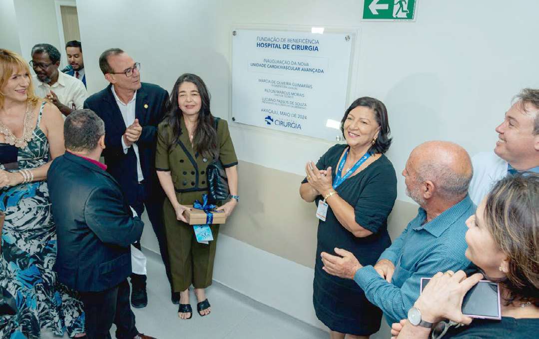 Autoridades, colaboradores e parceiros na inauguração das novas instalações do HC