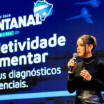 Dra. Karen Albuquerque palestrando no Congresso Pantanal