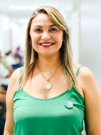Retrato de Meire Jane Oliveira sorrindo