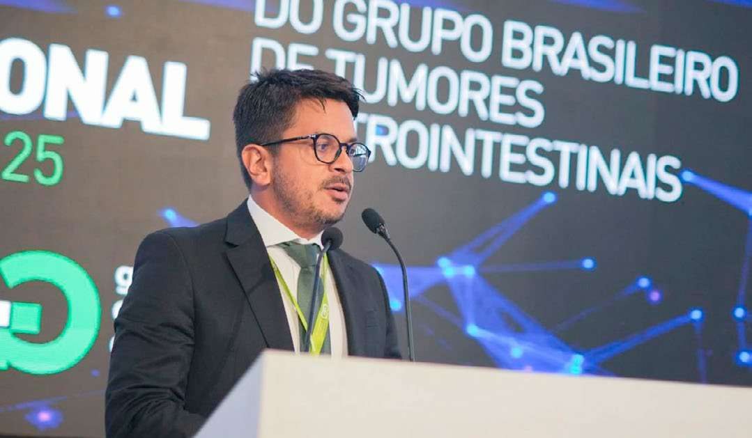 Dr. Michel Alves palestra no simpósio do Grupo Brasileiro de Tumores Gastrointestinais
