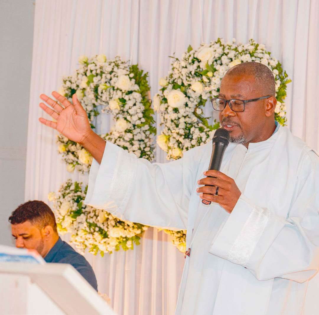 Padre celebra missa pelos 99 anos do Hospital de Cirurgia