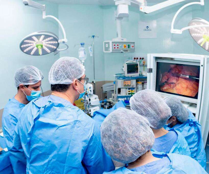 Equipe cirúrgica do Hospital de Cirurgia em procedimento do Opera Sergipe