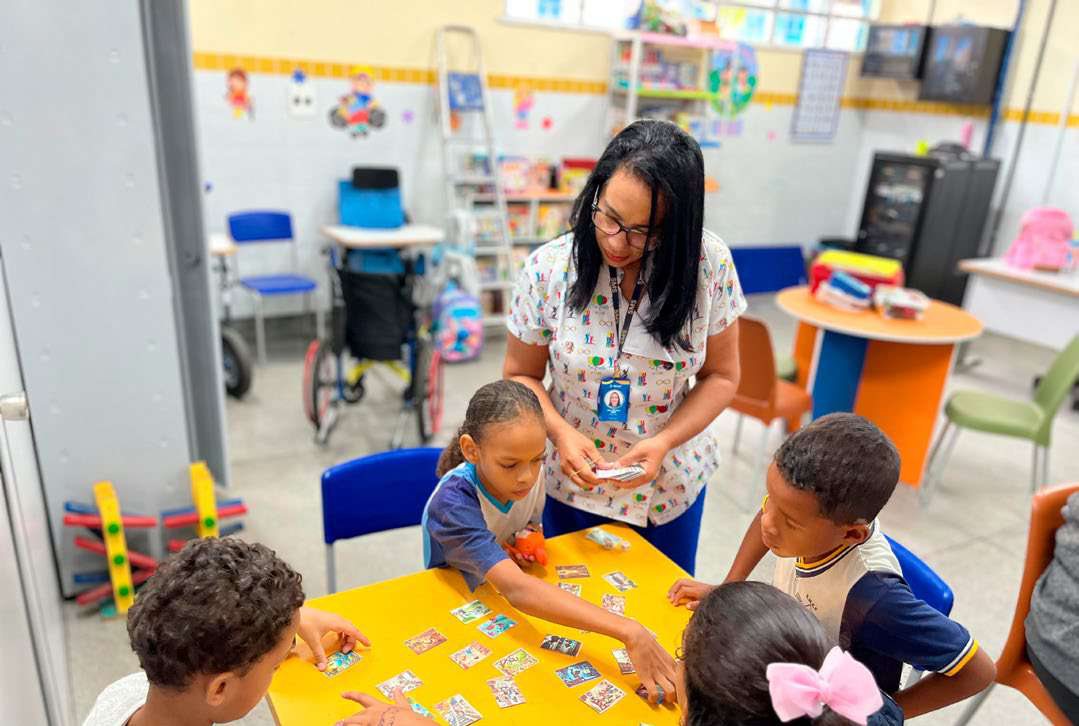 Prefeitura leva acompanhamento especializado a alunos com TEA em escolas da rede municipal