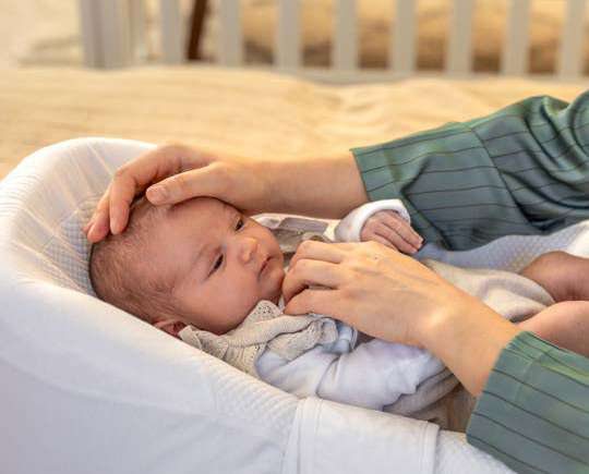Vírus respiratórios exigem atenção redobrada com bebês, alerta pediatra